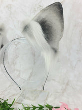 Load image into Gallery viewer, Silver Wolf
