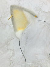 Load image into Gallery viewer, Silver Inspired Hedgehog