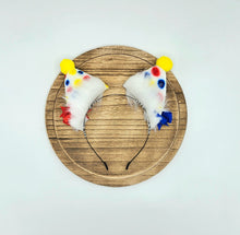 Load image into Gallery viewer, Spotted White Clown Cat *PRE ORDER*
